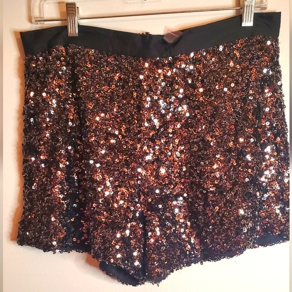 NWT FRENCH CONNECTION-SHORTS -SIZE 8 - Sequins/Sparkles NWT